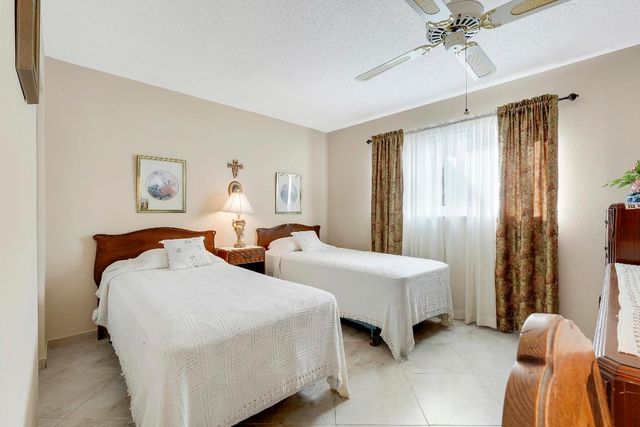 701 Lori Dr Drive 204, Palm Springs, FL 33461