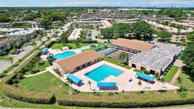 701 Lori Dr Drive 204, Palm Springs, FL 33461