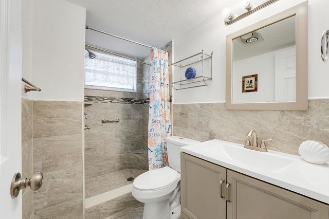 701 Lori Dr Drive 204, Palm Springs, FL 33461