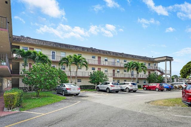 701 Lori Dr Drive 204, Palm Springs, FL 33461