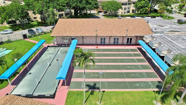 701 Lori Dr Drive 204, Palm Springs, FL 33461