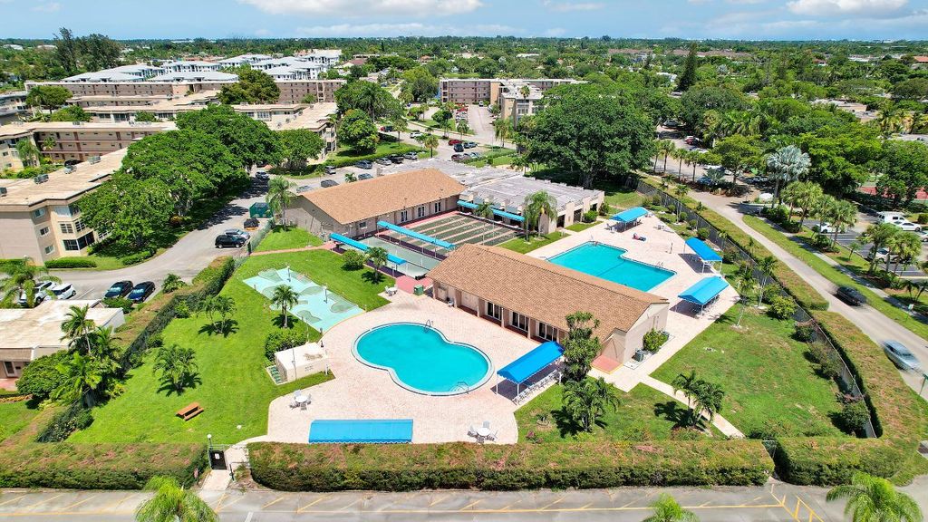 701 Lori Dr Drive 204, Palm Springs, FL 33461