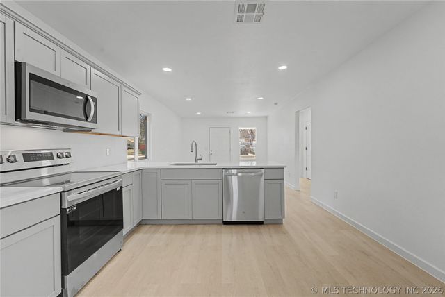 215 W Burnham Avenue, Sapulpa, OK 74066