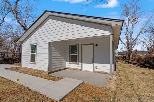 215 W Burnham Avenue, Sapulpa, OK 74066