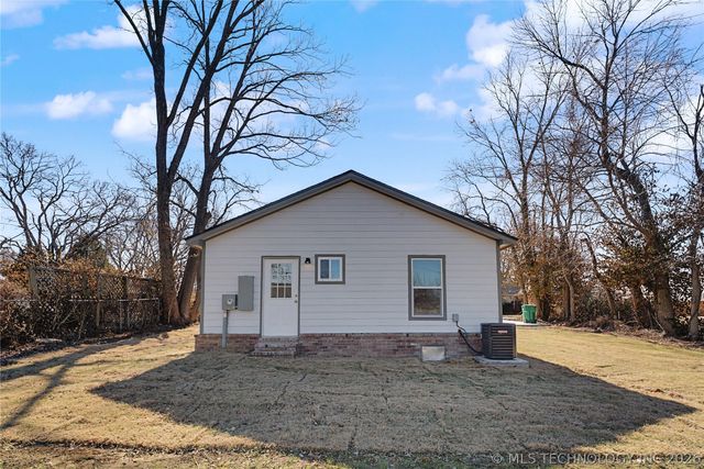 215 W Burnham Avenue, Sapulpa, OK 74066
