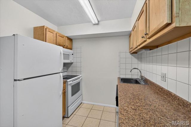 10401 Briarbend Drive 4, St Louis, MO 63146