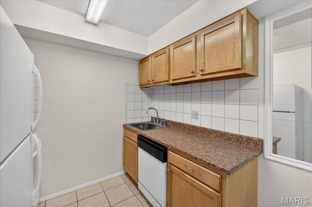 10401 Briarbend Drive 4, St Louis, MO 63146