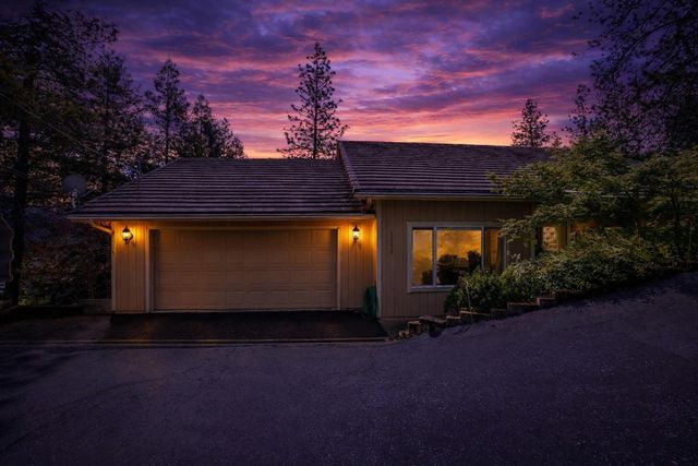 19038 Connie Dr, Grass Valley, CA 95949