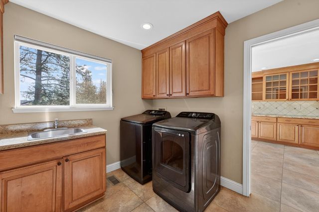 19038 Connie Dr, Grass Valley, CA 95949