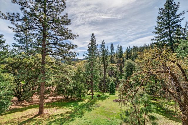 19038 Connie Dr, Grass Valley, CA 95949