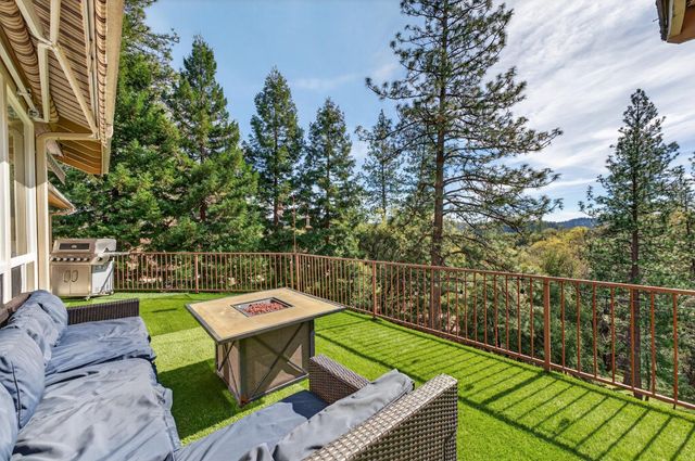 19038 Connie Dr, Grass Valley, CA 95949