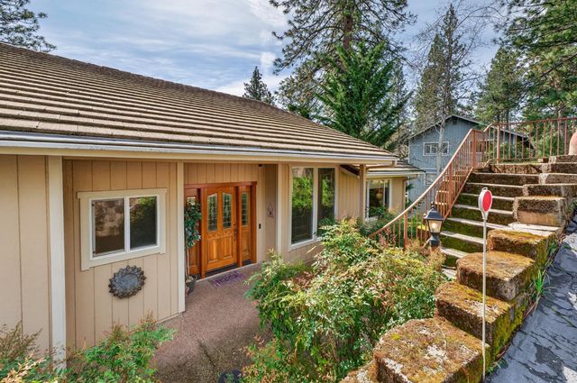 19038 Connie Dr, Grass Valley, CA 95949