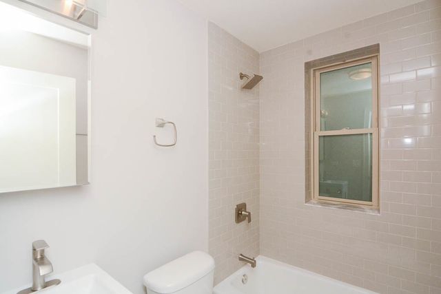 640 W WRIGHTWOOD Avenue 216, Chicago, IL 60614