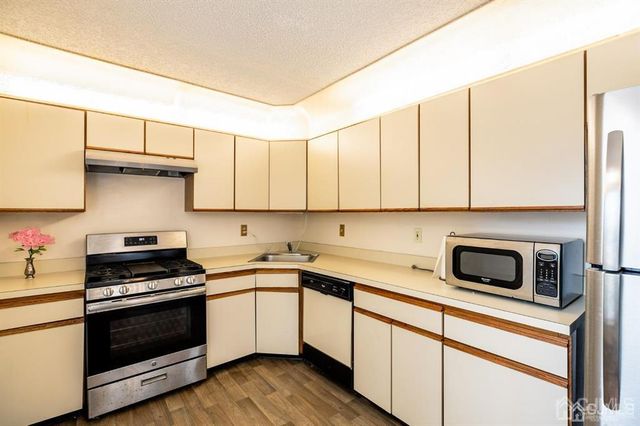 361 Hadleigh Lane, North Brunswick, NJ 08902