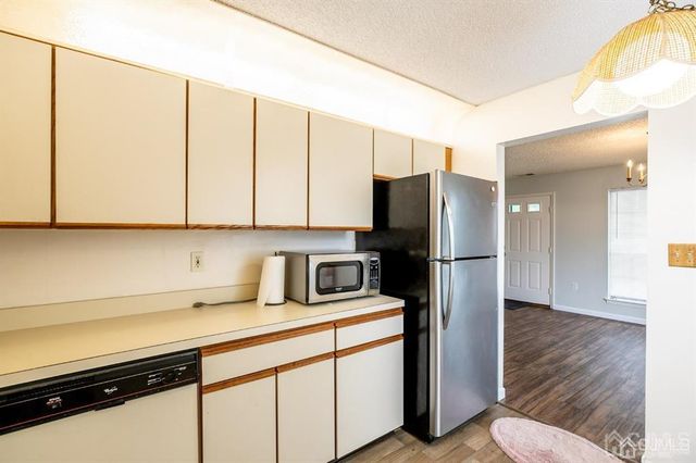 361 Hadleigh Lane, North Brunswick, NJ 08902