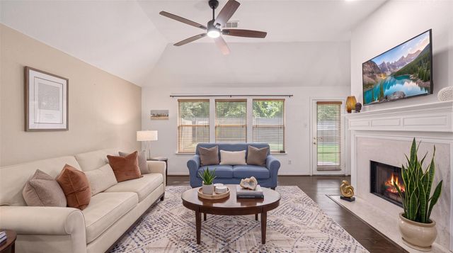 202 W Misty Dawn Dr, The Woodlands, TX 77385
