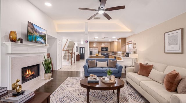 202 W Misty Dawn Dr, The Woodlands, TX 77385
