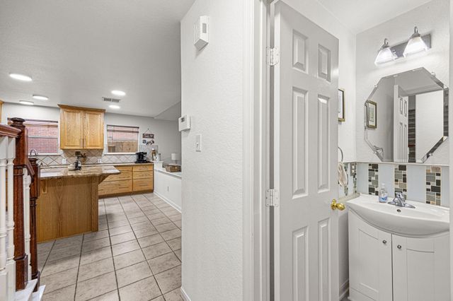 202 W Misty Dawn Dr, The Woodlands, TX 77385