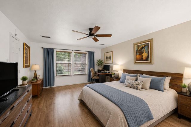 202 W Misty Dawn Dr, The Woodlands, TX 77385