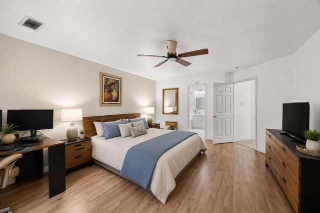 202 W Misty Dawn Dr, The Woodlands, TX 77385