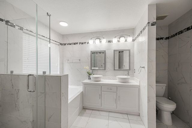 202 W Misty Dawn Dr, The Woodlands, TX 77385