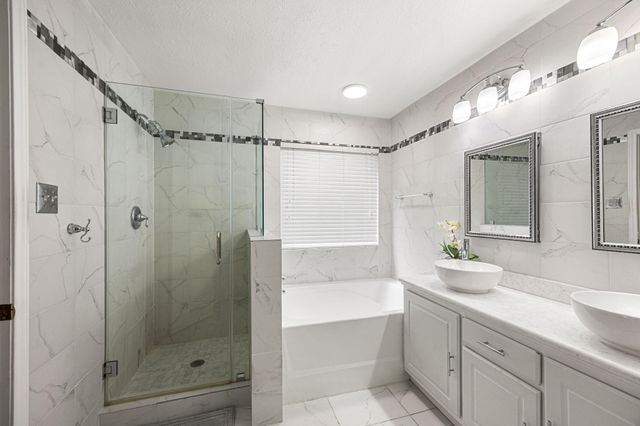 202 W Misty Dawn Dr, The Woodlands, TX 77385