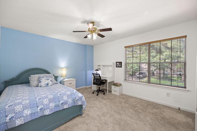 202 W Misty Dawn Dr, The Woodlands, TX 77385