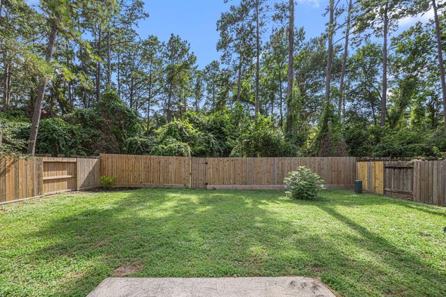 202 W Misty Dawn Dr, The Woodlands, TX 77385