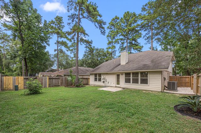 202 W Misty Dawn Dr, The Woodlands, TX 77385