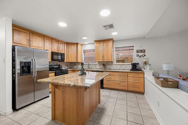 202 W Misty Dawn Dr, The Woodlands, TX 77385