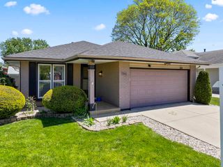 1041 Fulton Drive, Streamwood, IL 60107