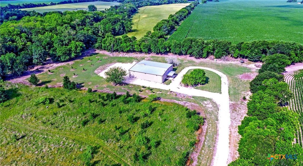 221 Private Road 4001, Thorndale, TX 76577