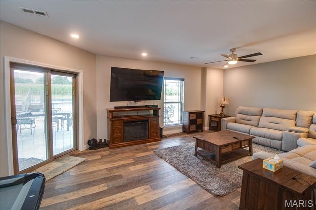 7592 Vonnahmen Road, Bethalto, IL 62010