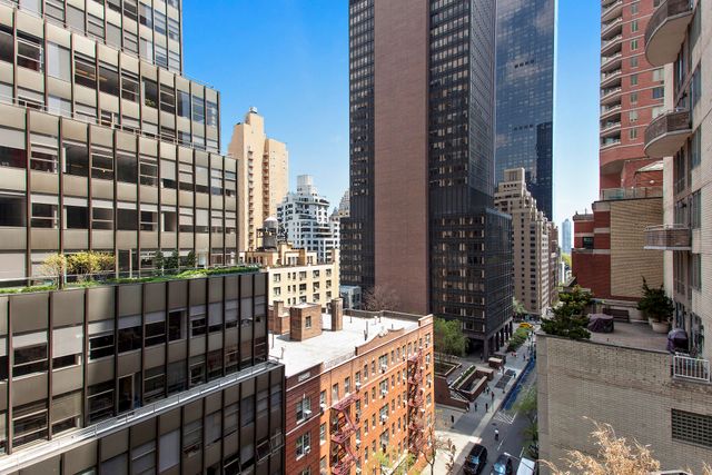 210 E 47th St Apt 12F, New York City, NY 10017