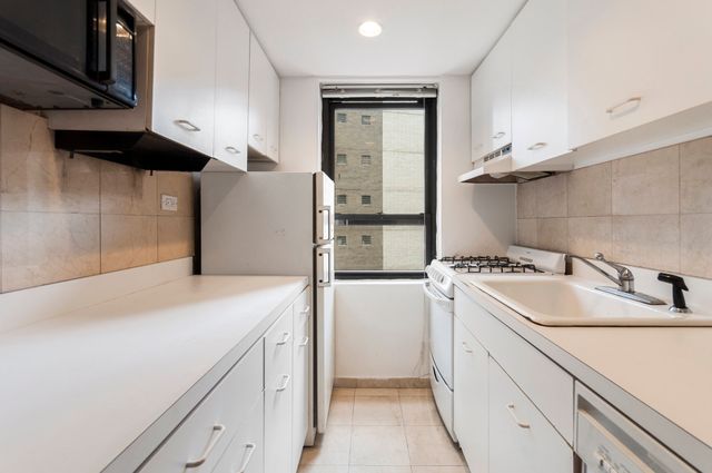 210 E 47th St Apt 12F, New York City, NY 10017