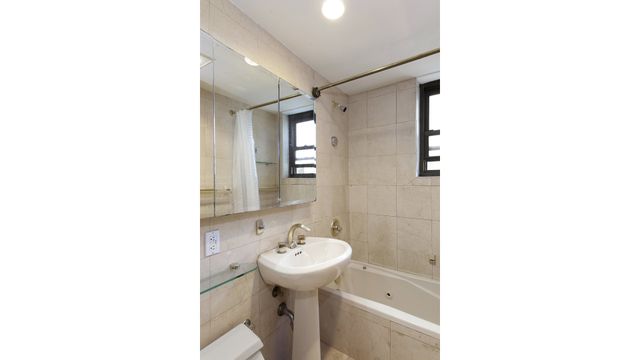 210 E 47th St Apt 12F, New York City, NY 10017