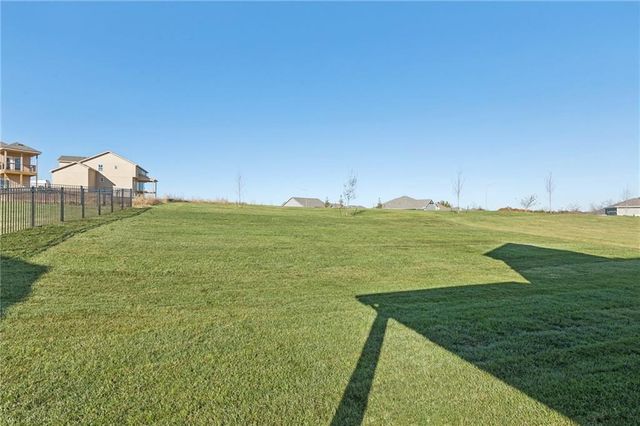 1916 Longview Drive, Liberty, MO 64068