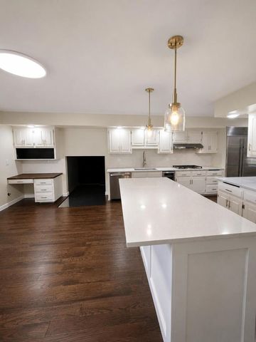 725 N Birchwood Road, Frankfort, IL 60423