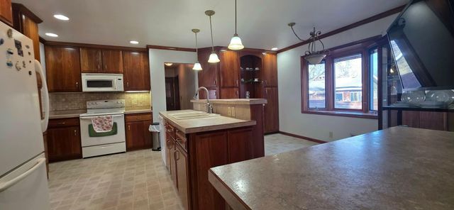 1106 Foothills Circle, Albert Lea, MN 56007