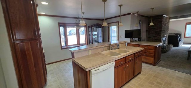 1106 Foothills Circle, Albert Lea, MN 56007