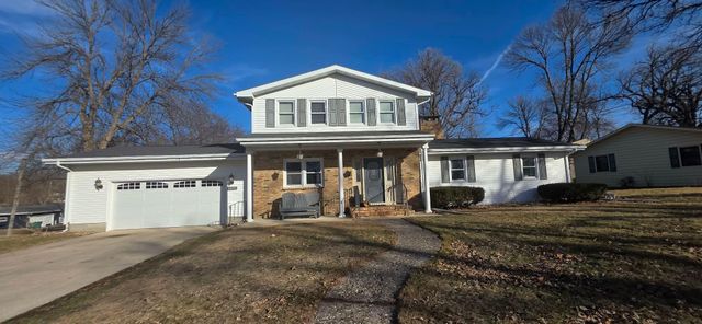 1106 Foothills Circle, Albert Lea, MN 56007