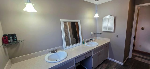 1106 Foothills Circle, Albert Lea, MN 56007