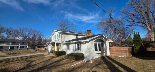 1106 Foothills Circle, Albert Lea, MN 56007