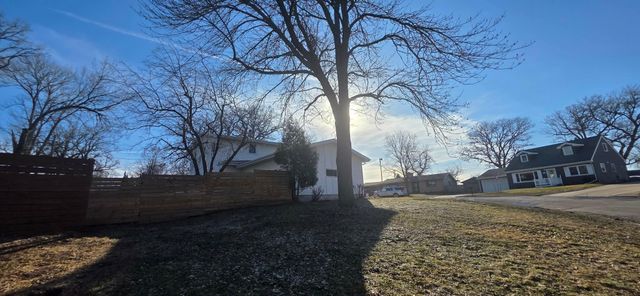 1106 Foothills Circle, Albert Lea, MN 56007