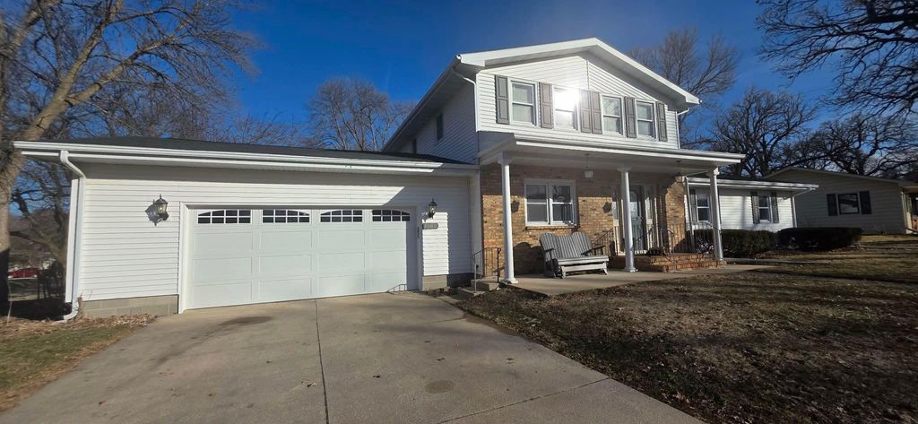 1106 Foothills Circle, Albert Lea, MN 56007