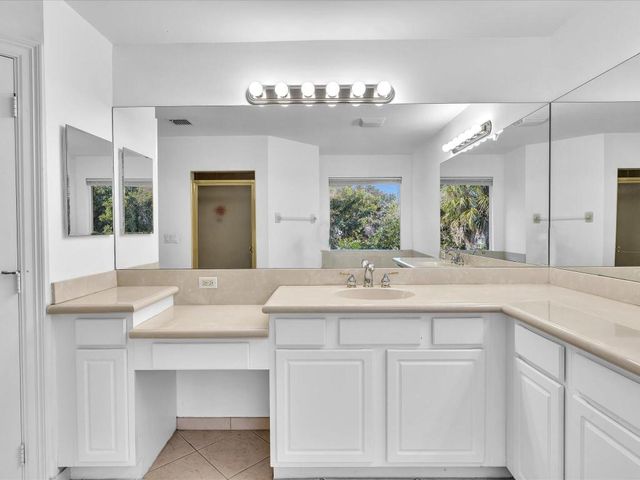 10779 Lake Wynds Court, Boynton Beach, FL 33437