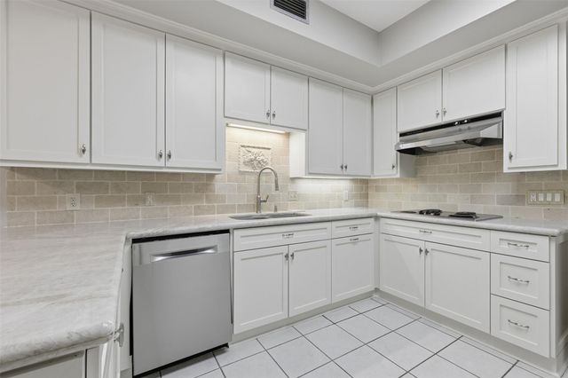 201 Vanderpool Lane 122, Houston, TX 77024