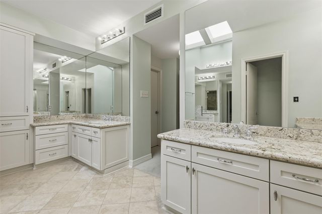 201 Vanderpool Lane 122, Houston, TX 77024