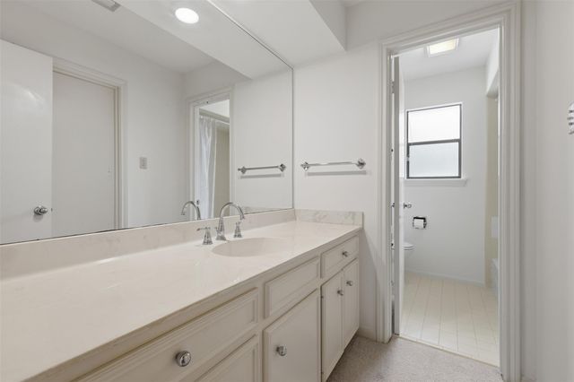 201 Vanderpool Lane 122, Houston, TX 77024