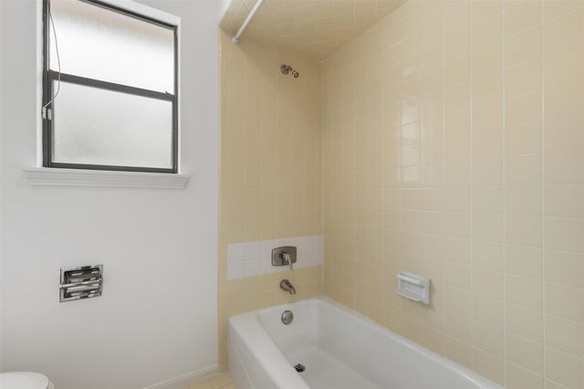 201 Vanderpool Lane 122, Houston, TX 77024